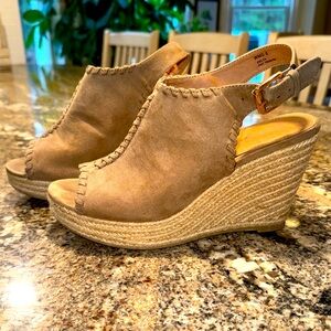 Report suede look taupe platform espadrille sandals. Size 8